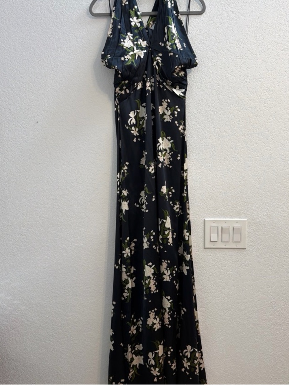Elegant Black Floral Maxi Dress with White Blossom Print Reformation